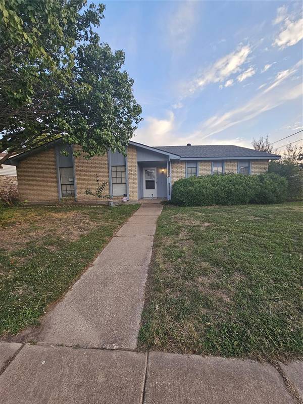 2129 Lewis Trail, Grand Prairie, TX 75052