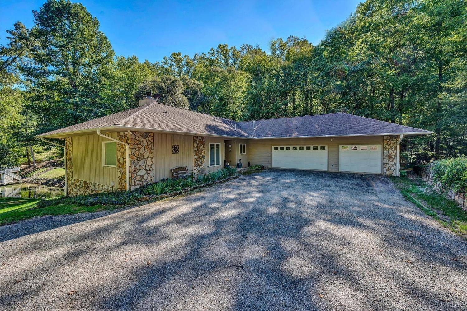 6 Low Country DR, Penhook, VA 24137