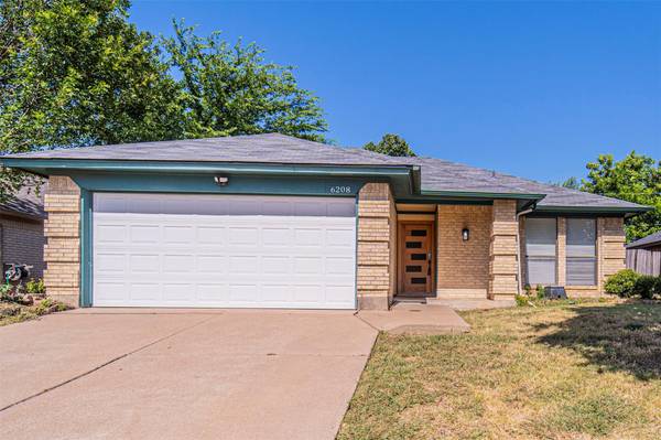 6208 Aires Drive, Arlington, TX 76001