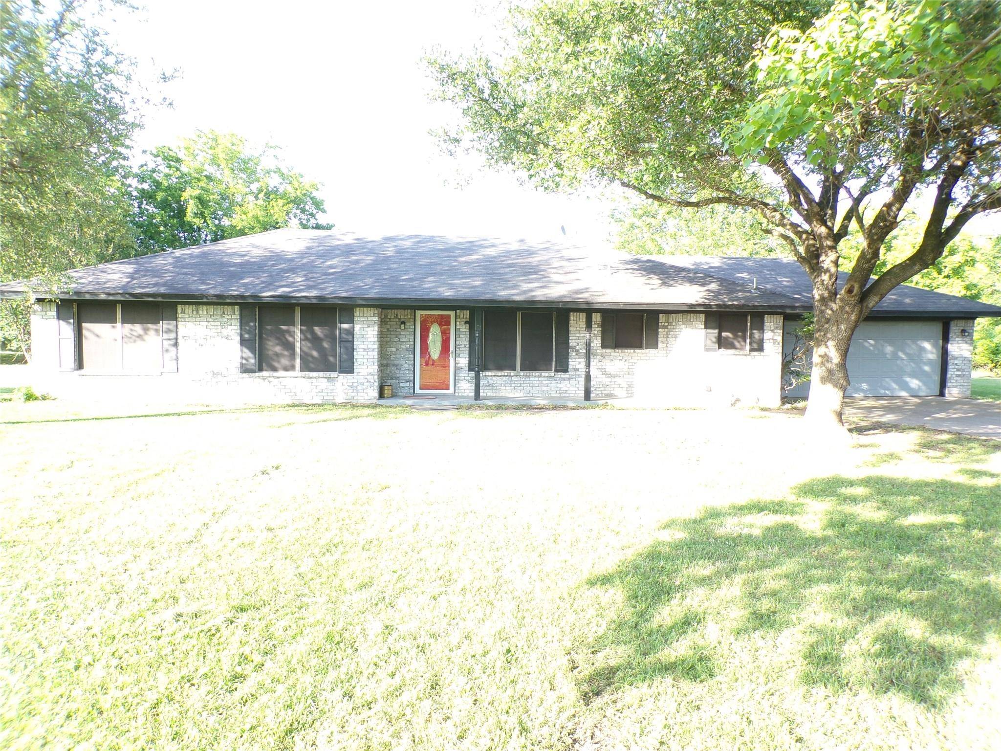 1025 Country Lane, Oak Ridge, TX 75142
