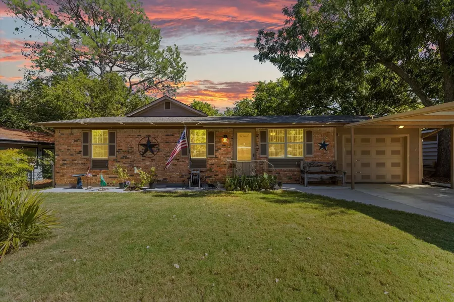 1115 Poindexter Avenue, Cleburne, TX 76033