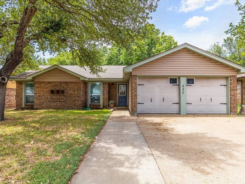 537 Linda Drive, Burleson, TX 76028