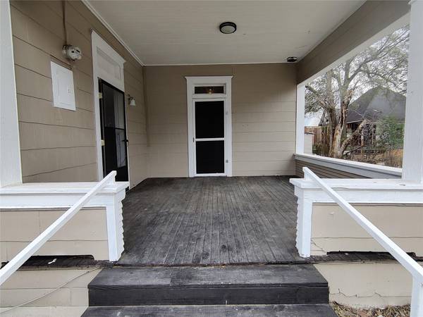 322 3rd Street NW, Paris, TX 75460