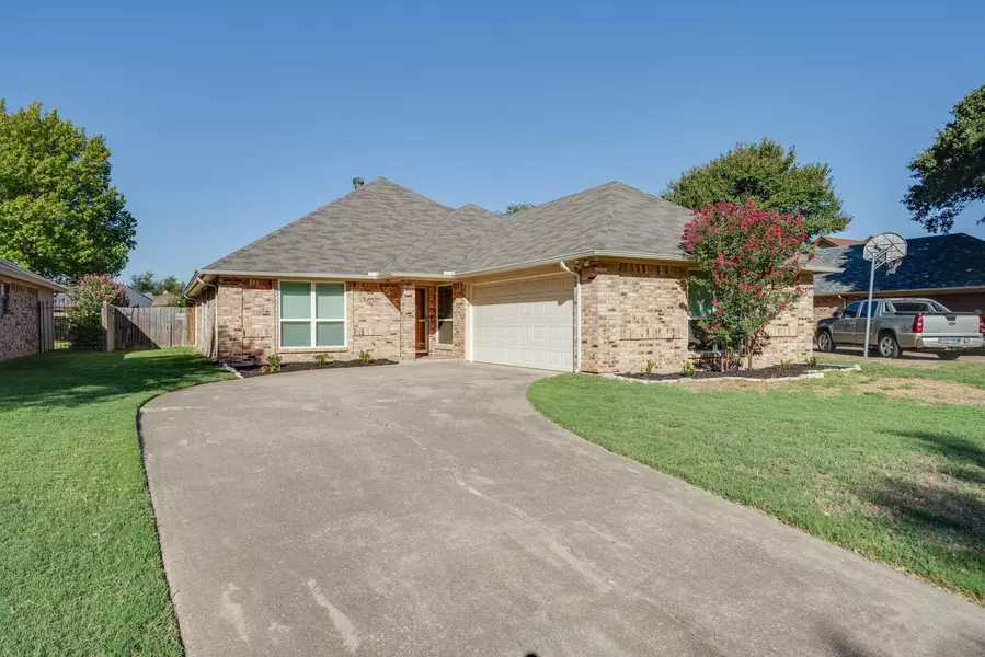 6801 Megan Lane, North Richland Hills, TX 76182