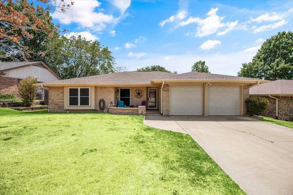 6768 Ridgetop Road N, North Richland Hills, TX 76182