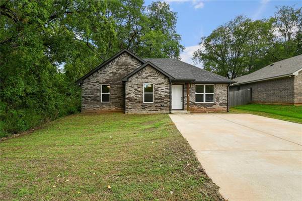 230 E Johnson Street, Denison, TX 75021