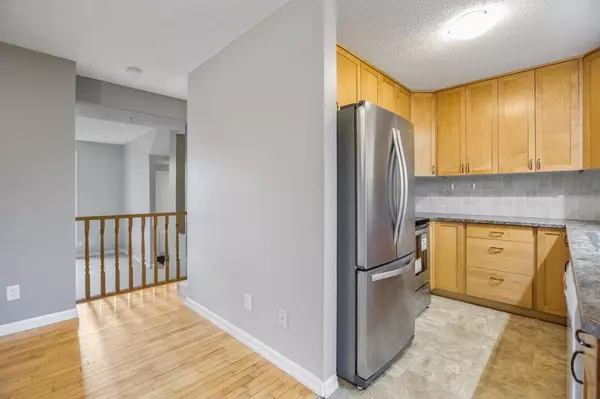 Calgary, AB T3B 4N8,120 Silvercreek Close NW #102