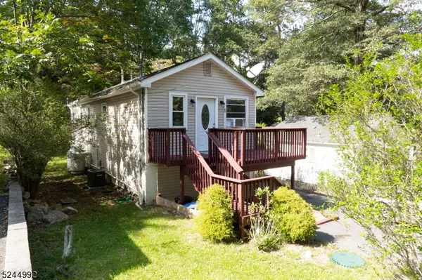 42 Coolidge Trl, Hopatcong Boro, NJ 07843