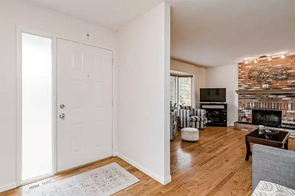 Calgary, AB T3B 4A8,8423 62 AVE NW