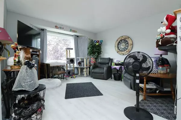 Calgary, AB T3J 4L7,97 Martinvalley CRES NE