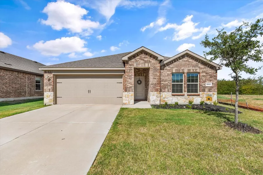 3905 Aintree Avenue, Aubrey, TX 76227