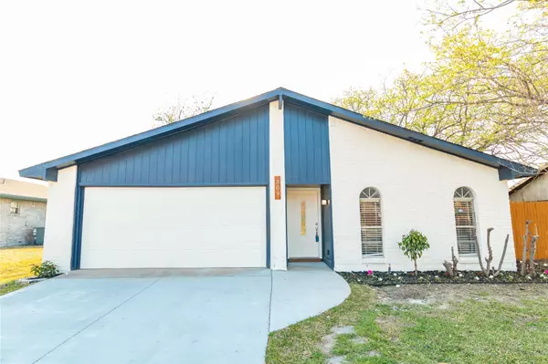 309 S Holiday Drive, Grand Prairie, TX 75052