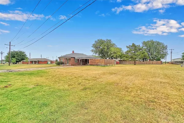 222 Choctaw Avenue, Duke, OK 73532