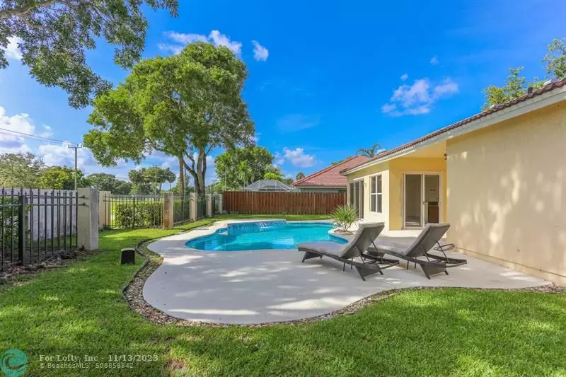 5200 NW 64th Ter, Lauderhill, FL 33319