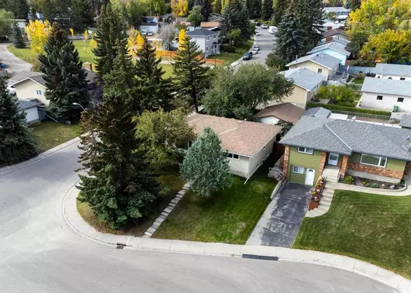 Calgary, AB T2K 4Y8,228 Hunterbrook PL NW