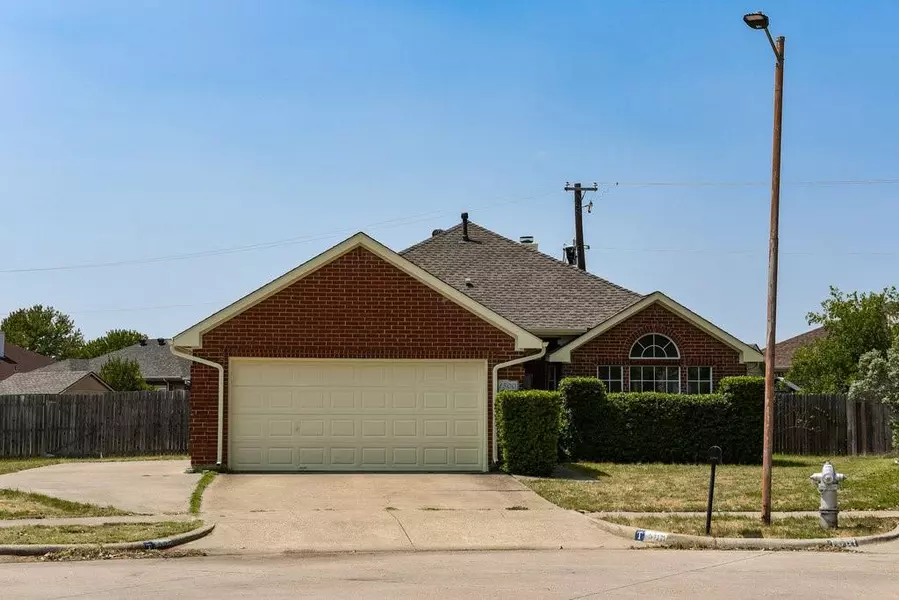 1500 Creekpark Court, Arlington, TX 76018