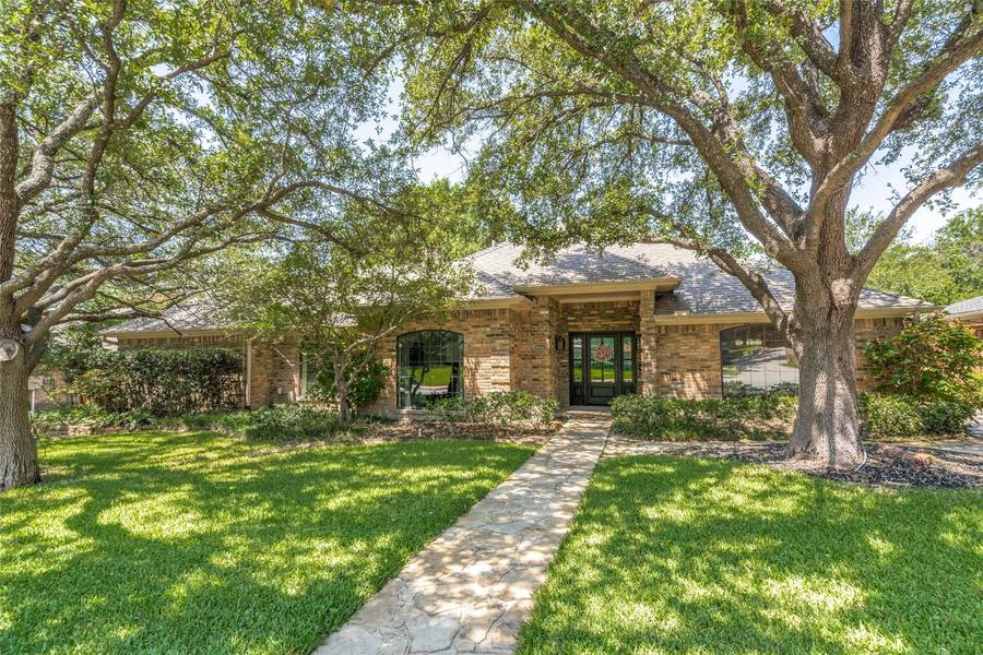 9041 Meadowknoll Drive, Dallas, TX 75243