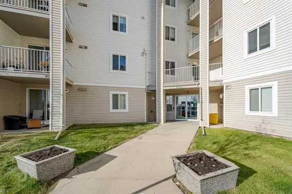 Calgary, AB T2A 7Y7,1717 60 ST SE #446