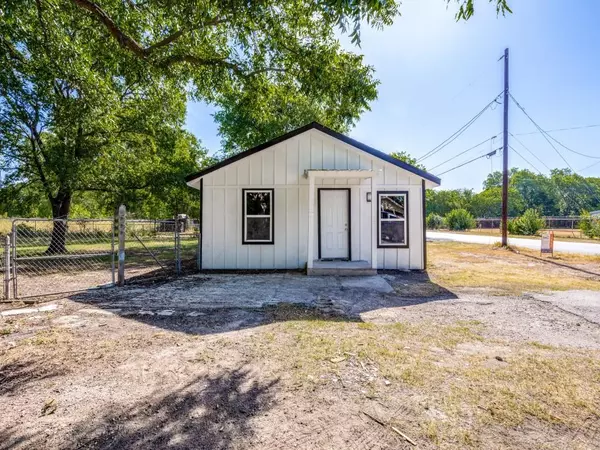 1602 N Brazos Avenue,  Cleburne,  TX 76031