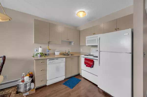 Calgary, AB T2A 7Z2,1620 70 ST SE #3320