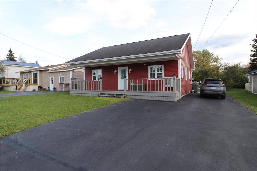 10 Middle Road, Deer Lake, NL A8 1T6
