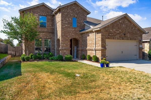 10437 Sixpence Lane, Fort Worth, TX 76108