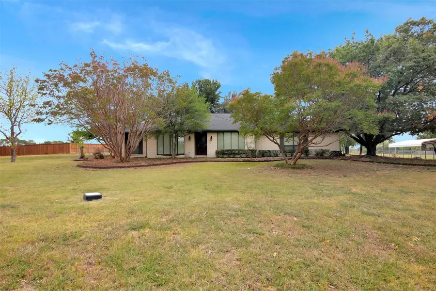 212 White Oak Drive, Van Alstyne, TX 75495