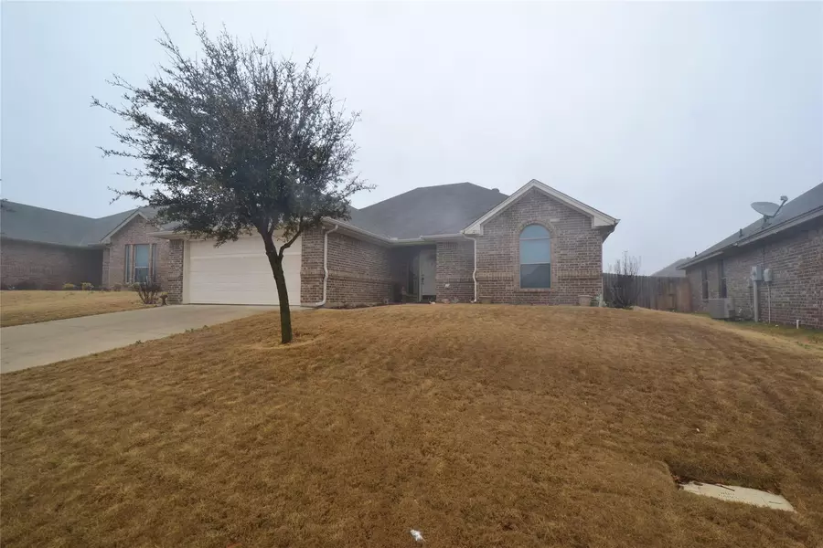 1233 Newcastle Drive, Weatherford, TX 76086