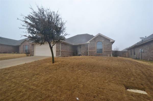 1233 Newcastle Drive,  Weatherford,  TX 76086