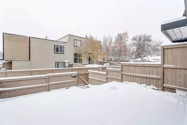 Calgary, AB T3E 3H4,3809 45 ST SW #150