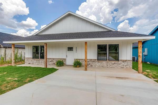 2221 Comet Trail, Granbury, TX 76048