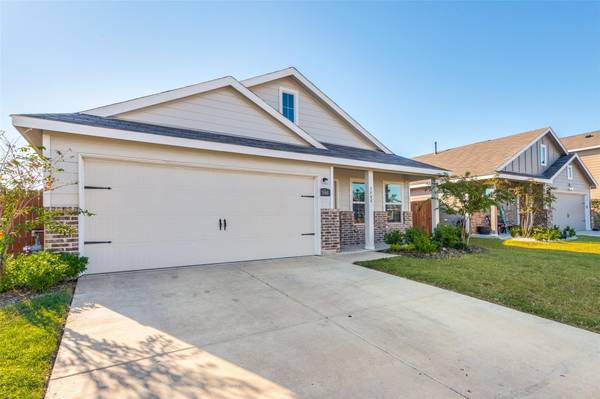 3948 Surrey Drive, Heartland, TX 75126