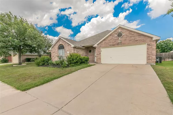 8517 Saffron Drive, Fort Worth, TX 76123