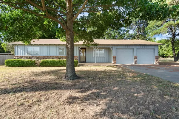 305 Walnut Creek Drive, Azle, TX 76020