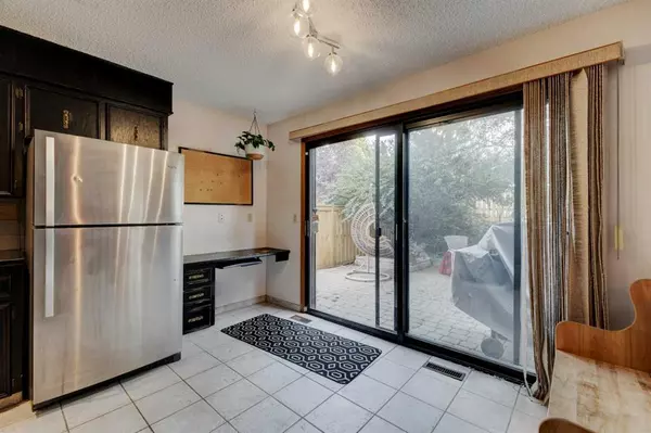 Calgary, AB T3A 4C3,16 Edgeland CRES NW