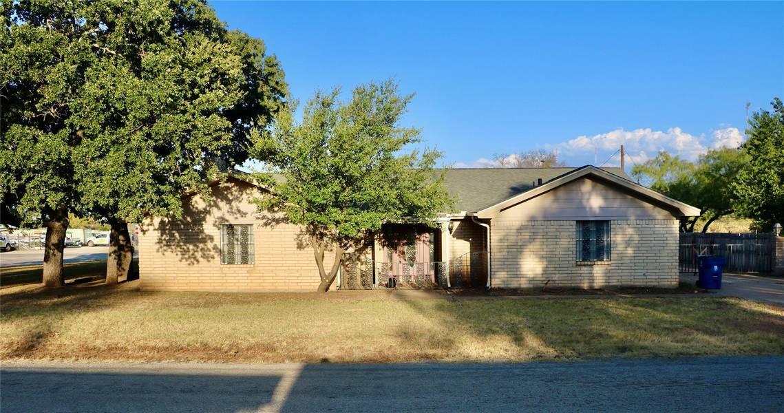 201 N Westwood Street, Breckenridge, TX 76424