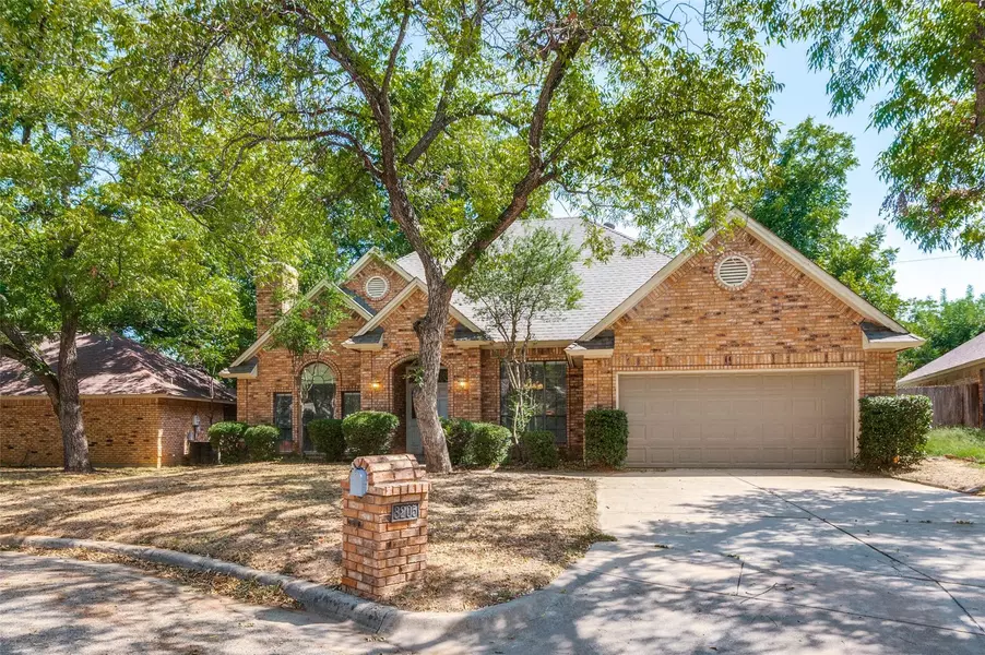 3205 Hyde Park Court, Arlington, TX 76015