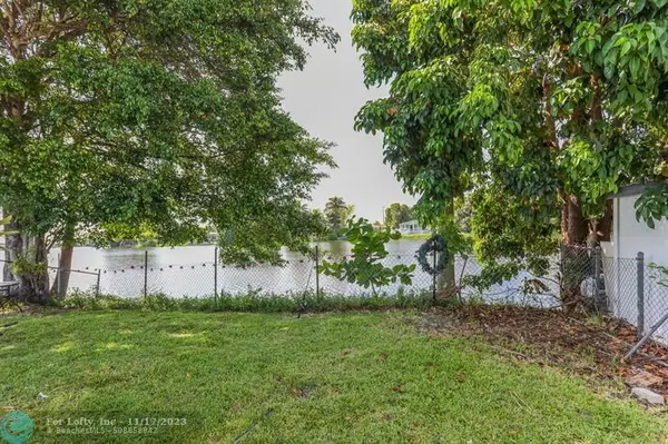 21651 S Heritage Cir, Pembroke Pines, FL 33029