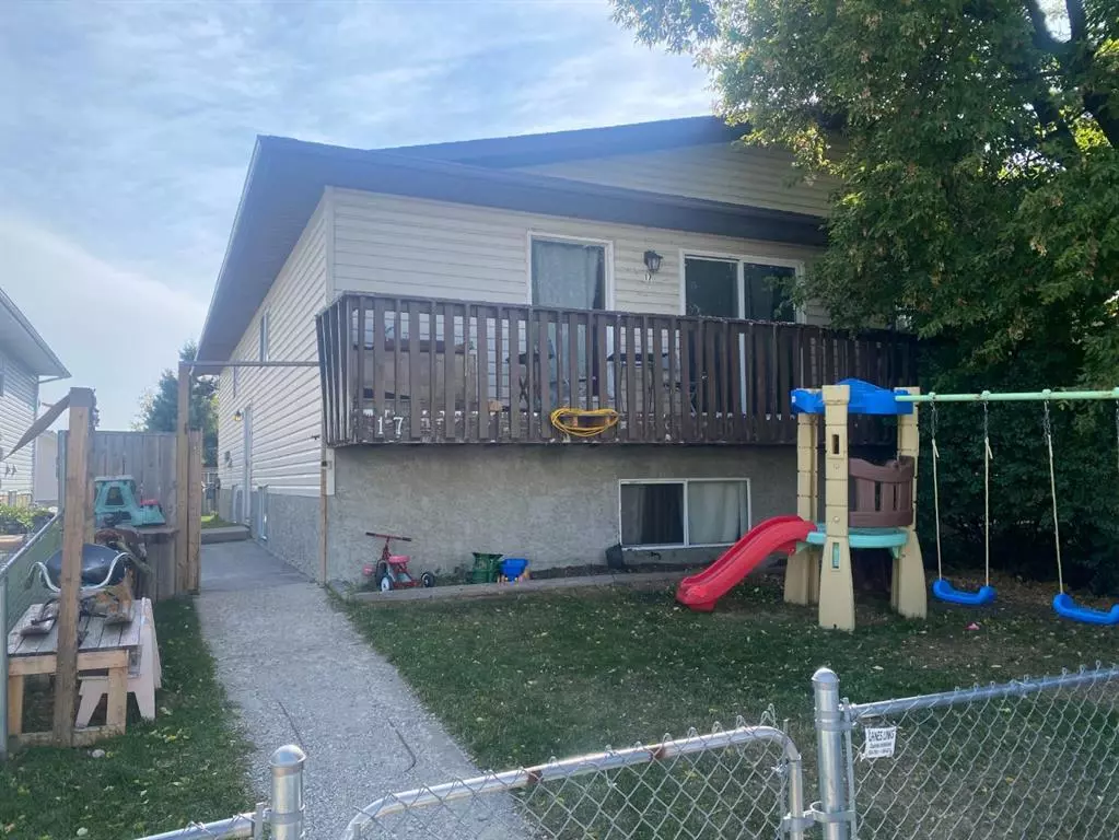 Strathmore, AB T1P 1H4,17 Green Meadow CRES