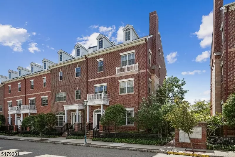 22 Carillon Cir, Livingston Twp., NJ 07039