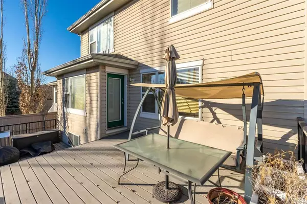 Calgary, AB T3H 5B2,93 Wentworth WAY SW