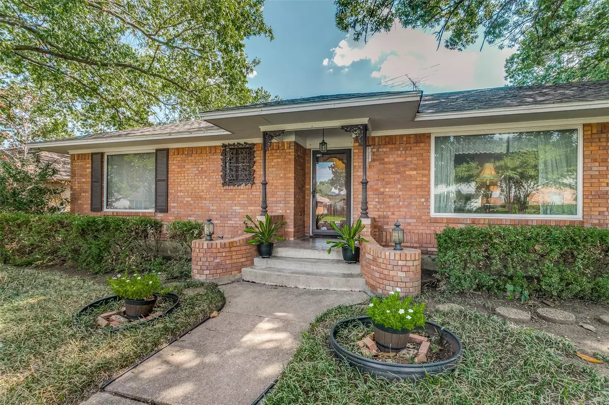 Dallas, TX 75214,6320 Crestmont Drive