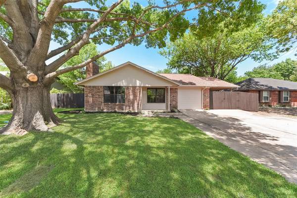 405 Oakwood Circle, Shady Shores, TX 76208