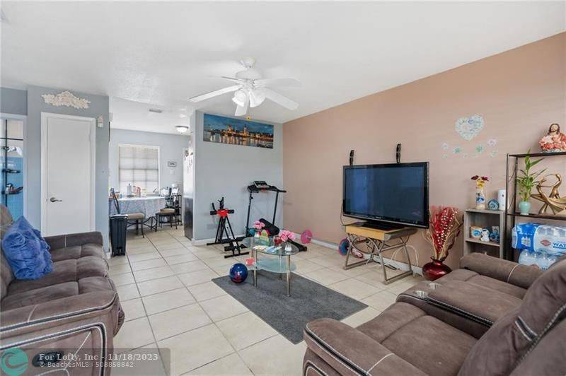 Oakland Park, FL 33334,251 NE 40th Ct