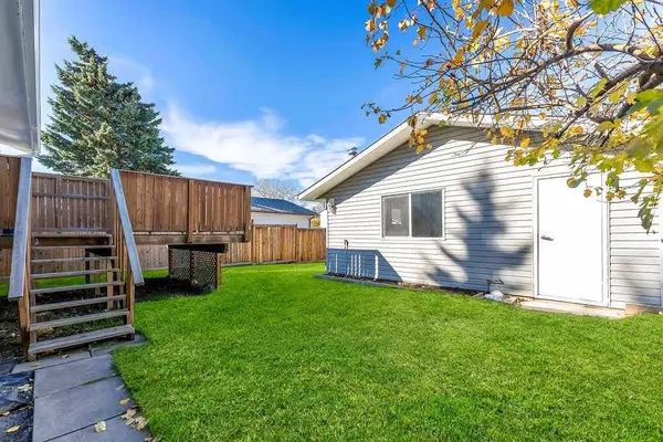 Airdrie, AB T4B 1K2,12 Aspen CRES SE