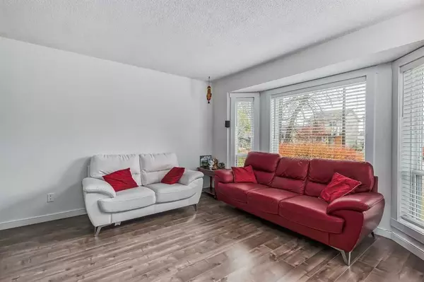 Calgary, AB T3J3E2,246 Martinbrook PL NE