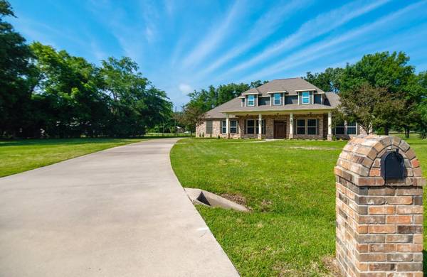 312 Private Road 5938,  Emory,  TX 75440