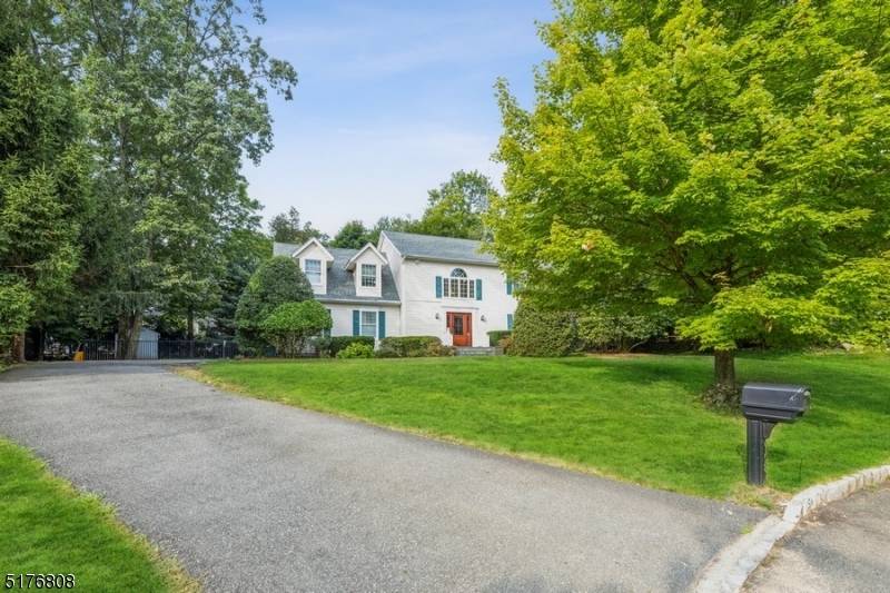 958 Blue Hill Ter, Franklin Lakes Boro, NJ 07417