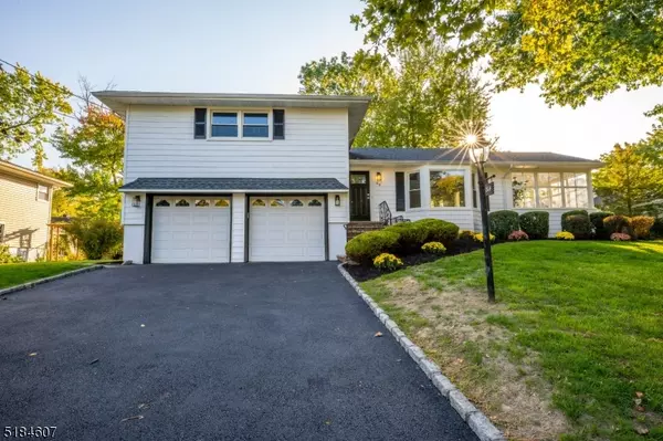 80 Oakwood Ct, Fanwood Boro, NJ 07023