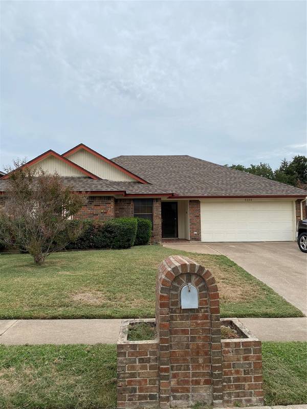 8228 willis Lane, Watauga, TX 76148